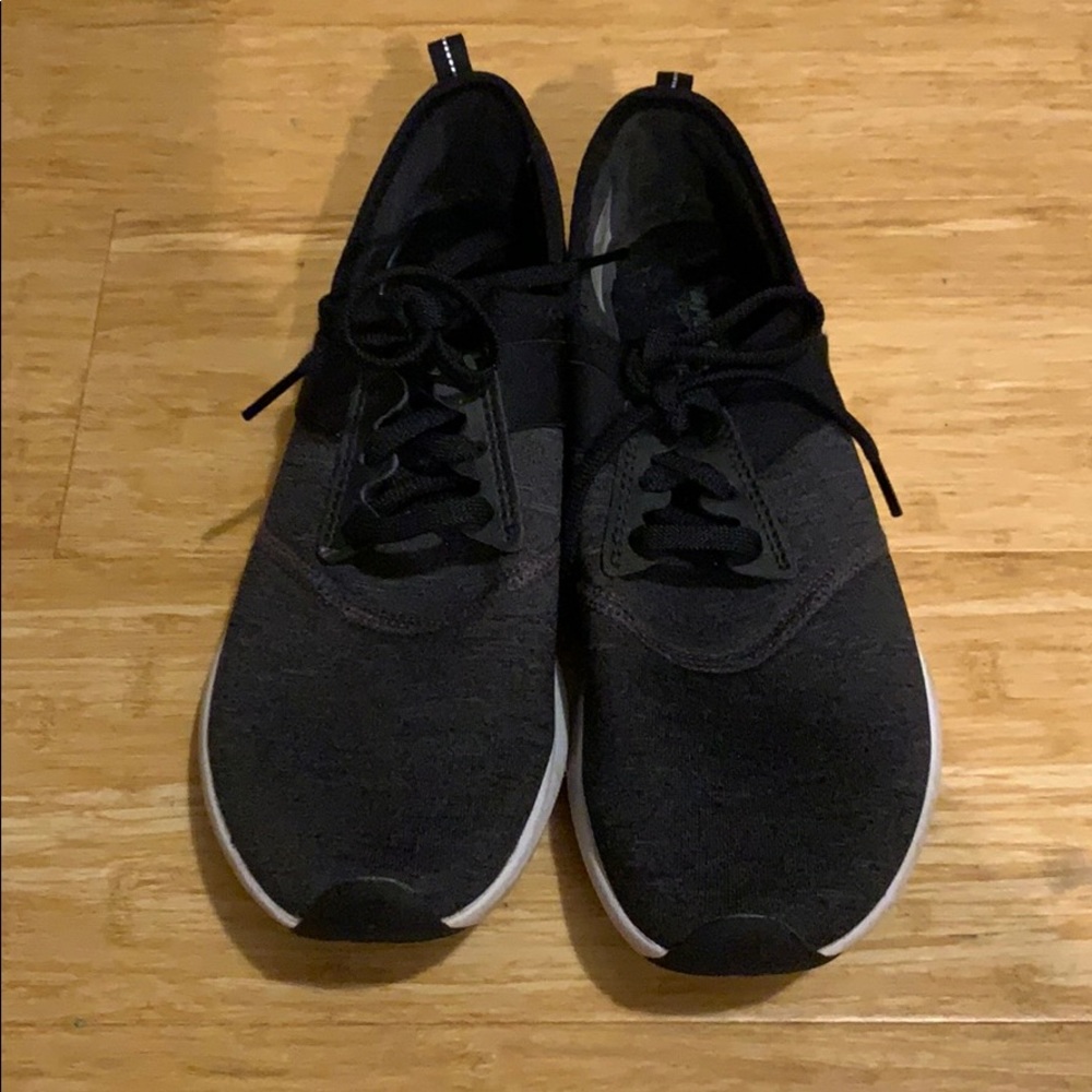 New Balance Tennis Shoes